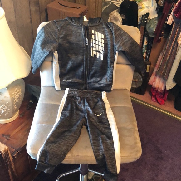 Set of (2) Nike Baby Boy Clothes 18 months - Picture 1 of 15